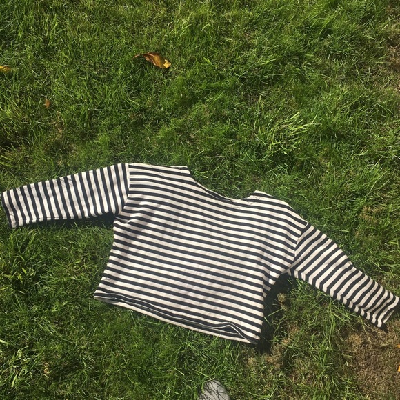 STRIPED CROPPED SWEATER🦋🌈💞☂️ - Picture 2 of 3